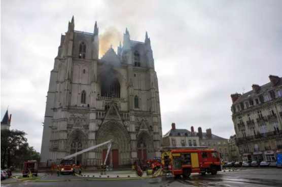 La cathédrale de Nantes en proie à un incendie, le 18 juillet. Laetitia Notarianni